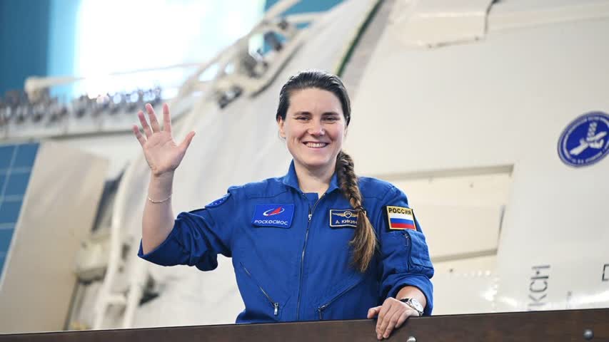 Фото - Космонавт Кикина отправилась в США для подготовки к полету на Crew Dragon