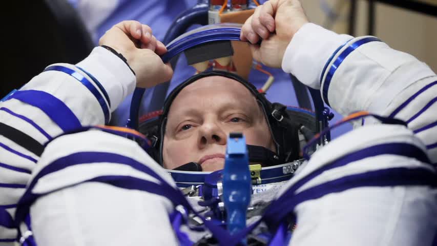 Фото - Российские космонавты вышли в открытый космос