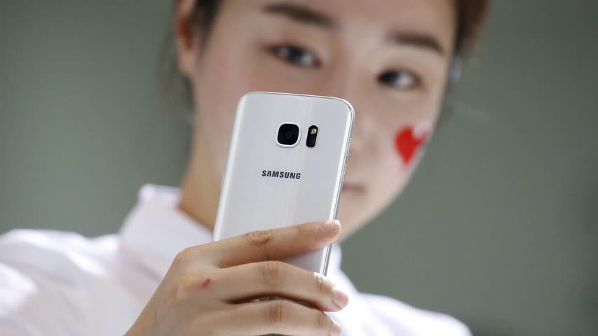 Фото - Samsung неожиданно обновила старые смартфоны