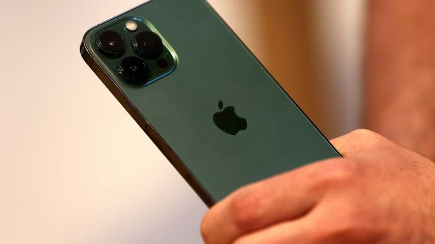 Фото - iPhone 13 Pro подешевел в России на 30 процентов