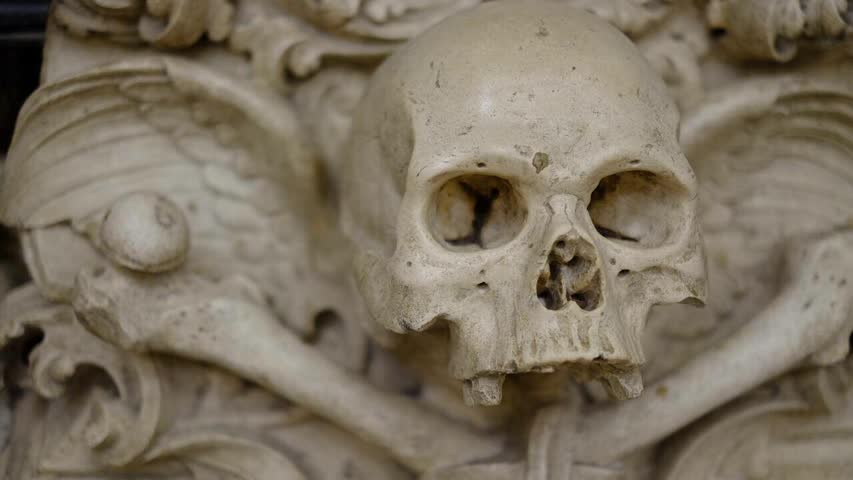 Фото - Найдены останки «женщины-вампира» с серпом у горла