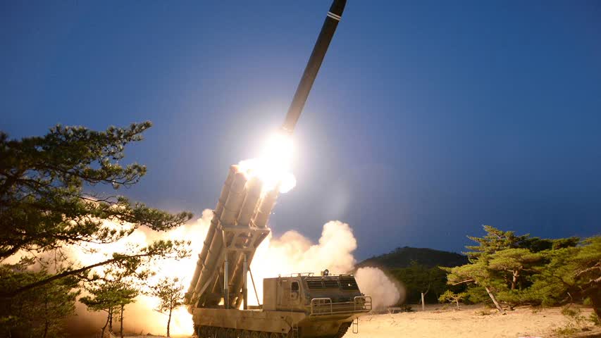 Фото - Северная Корея запустила ракету в сторону Японского моря