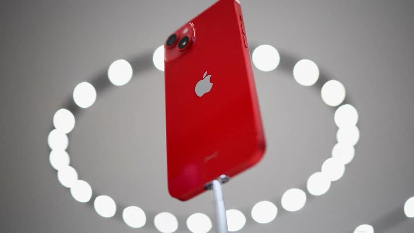 Фото - Новый смартфон Apple подешевел на четверть