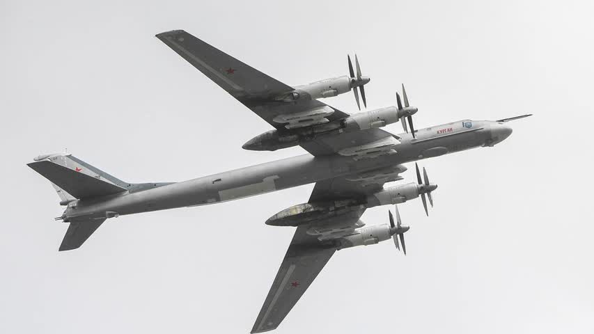 Фото - Российские Ту-95МС провели патрулирование над водами Тихого океана