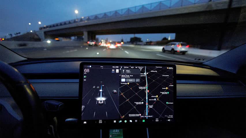 Фото - Власти Калифорнии раскритиковали автопилот Tesla